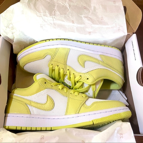 Air Jordan 1 Lows SE Limelight - Womens size 8